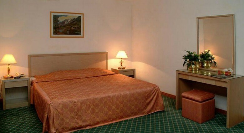 Hotel Ambassador Suites