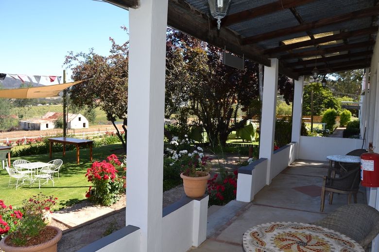 Bed & Breakfast Over The Mountain Guest Farm