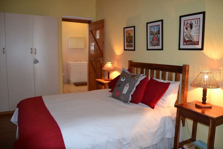 Bed & Breakfast Over The Mountain Guest Farm