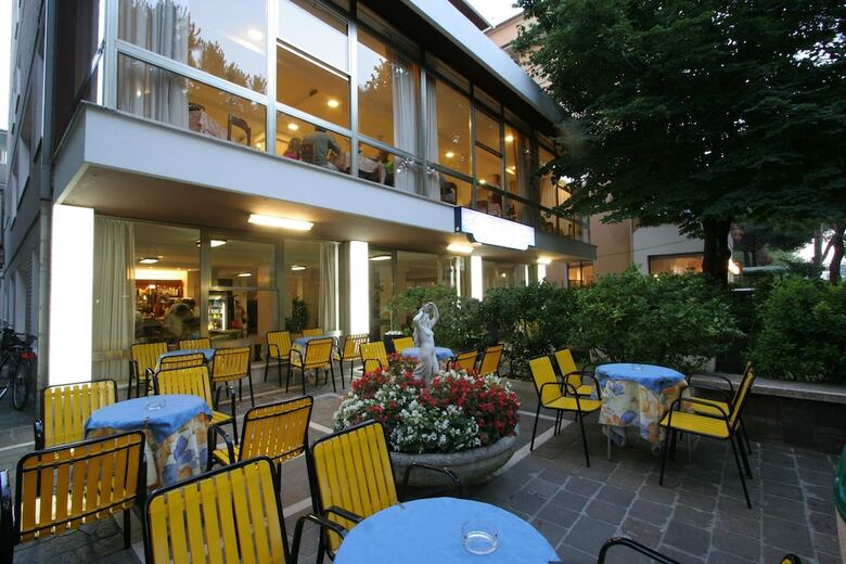 Mon Hotel