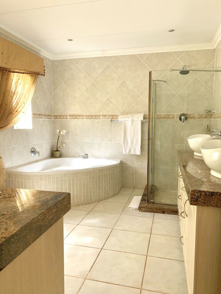 Hostal La Barune Guest House
