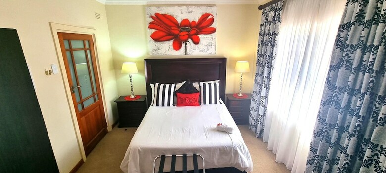 Hostal La Barune Guest House