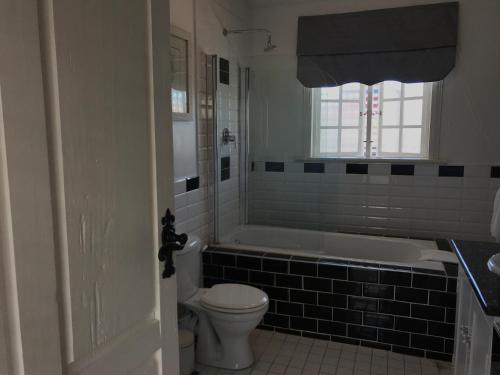 Hostal Valdior Guest House