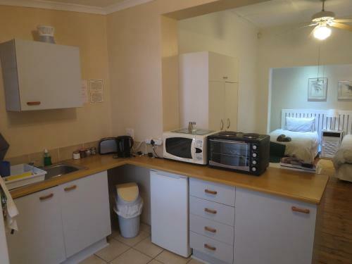 Hostal Dempsey's Guest House