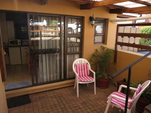 Hostal Dempsey's Guest House