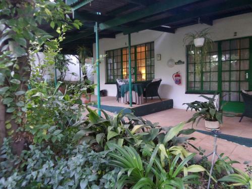 Hostal Riverbend Country House