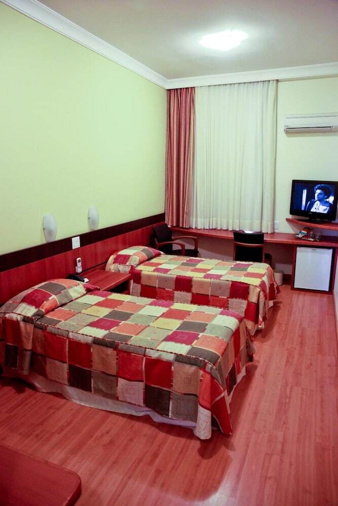Eston Hotel