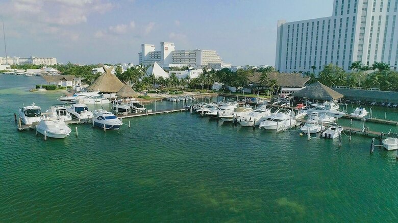 Hotel Sunset Marina Resort & Yacht Club