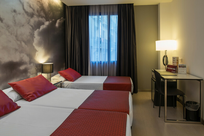 Hotel Catalonia Aviny�