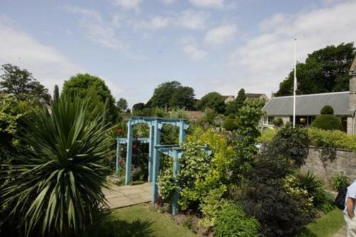 Grove Lodge