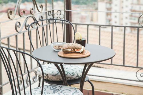 Hostal Lerux International