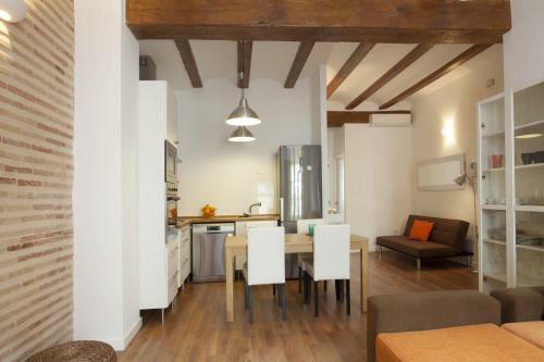 Singular Apartments Station