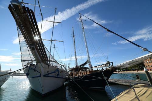Venezia Boat & Breakfast Caicco Freedom