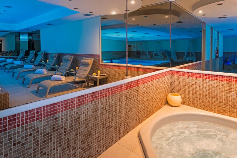 Hotel Livvo Puerto de Mog�n