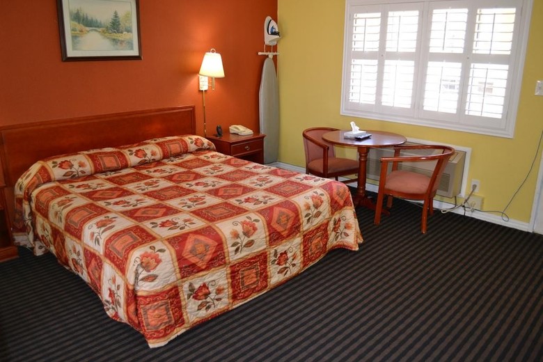 Hotel Alpha Inn And Suites