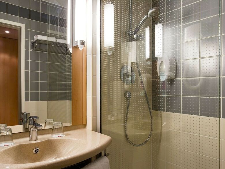 Hotel Ibis Heroes Square