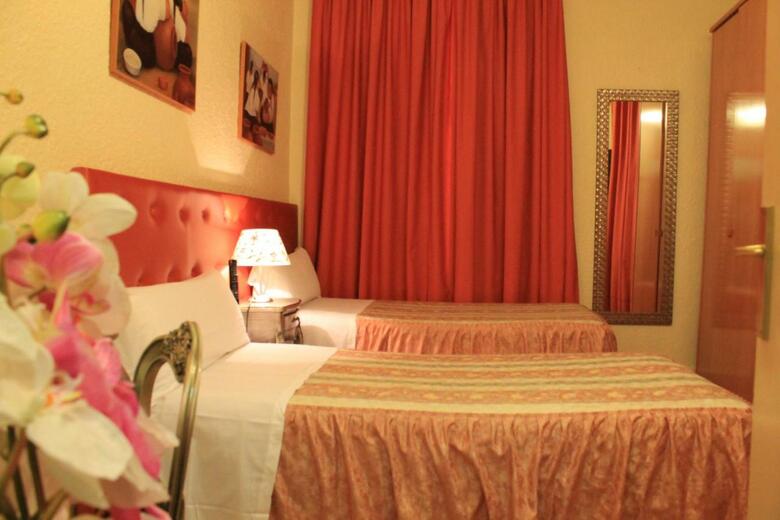 Hostal Orleans