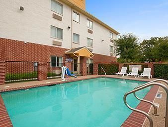 Hotel Days Inn And Suites Dallas