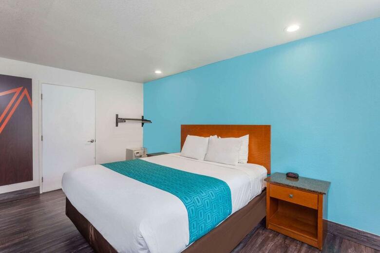 Hotel Howard Johnson By Wyndham National City/san Diego South