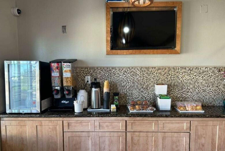 Hotel Howard Johnson By Wyndham National City/san Diego South