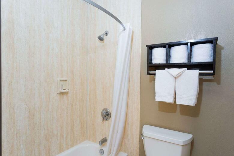 Hotel Howard Johnson By Wyndham National City/san Diego South