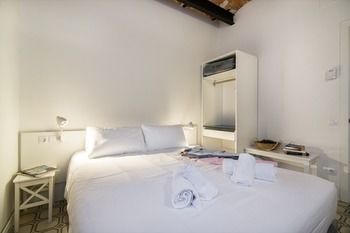 Happy People Sagrada Familia Apartments