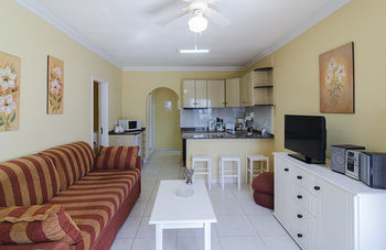 Aparthotel Las Adelfas