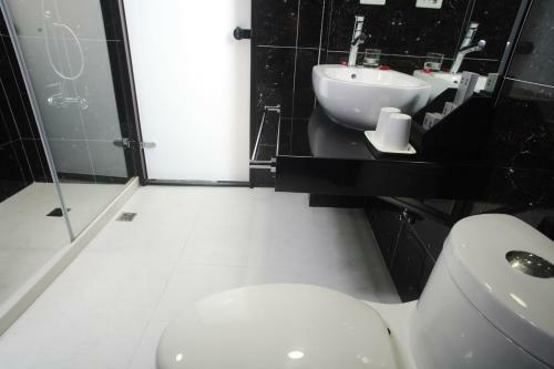 Hotel B