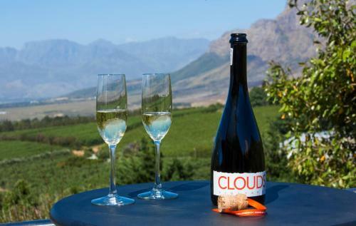 Hostal Clouds Estate