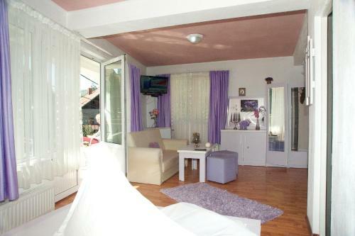 Hostal Pensiunea Carina