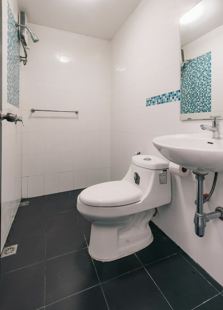 Hostal V Hotel