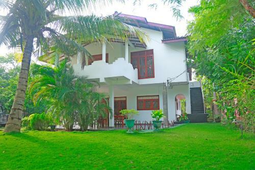 Hostal Shine Park