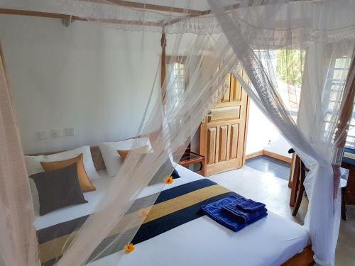 Hotel White Villa Beach Resort