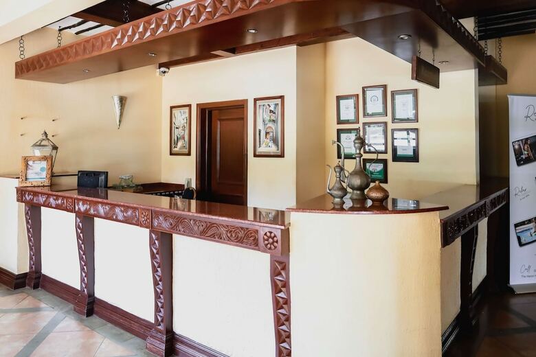 Hotel The Heron Portico