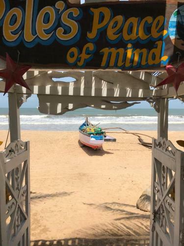 Hostal Pele's Windsong Wood Cottage On The Beach