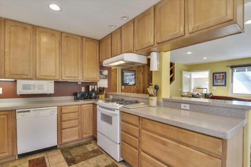 Squaw Chalet By Tahoe Vacation Rentals