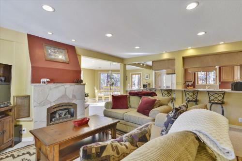 Squaw Chalet By Tahoe Vacation Rentals
