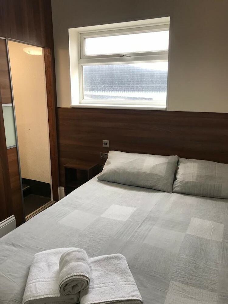 Shanahans B&B With Sports Bar