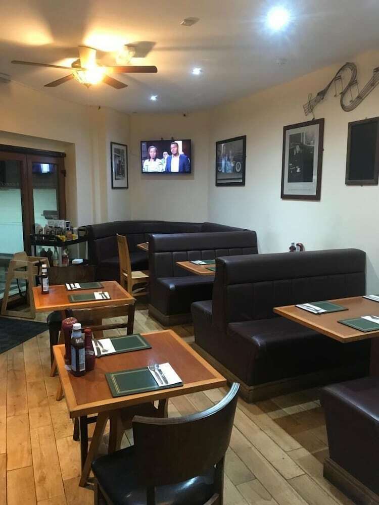 Shanahans B&B With Sports Bar