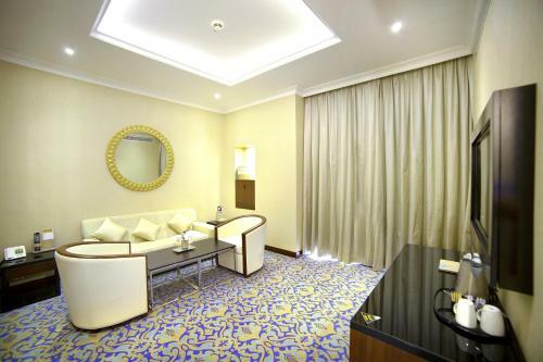 Raviz Center Point Hotel