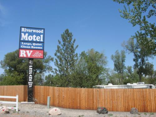 Posada Riverwood Inn