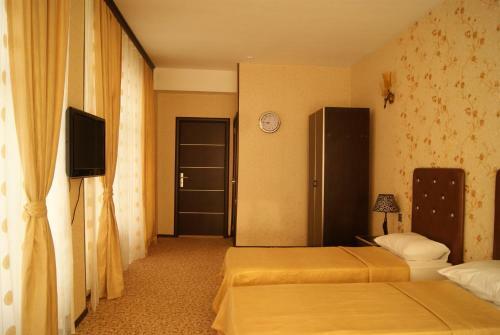 Avand Hotel