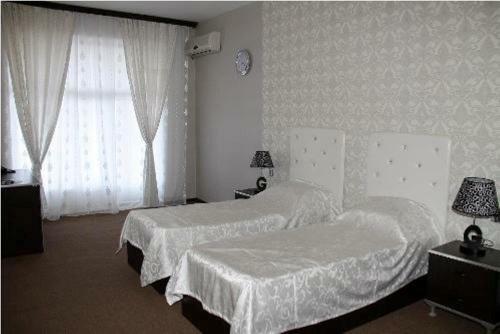 Avand Hotel
