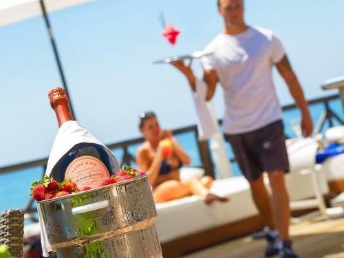 El Oceano Beach Hotel