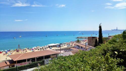 Carmen Seaview And Beach Apartment
