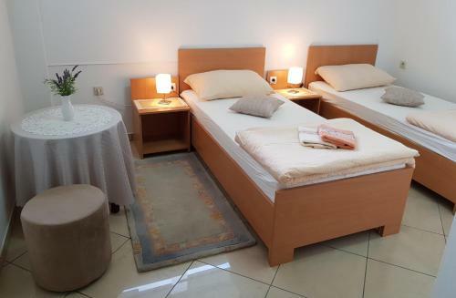 Hostal Zizi Guest House
