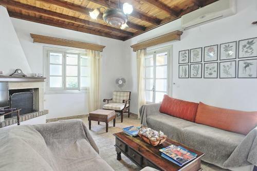Villa Vari Estate