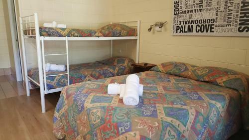 Bed & Breakfast Cow Bay Hotel Motel