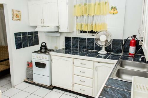 Hostal Tonys Guest House