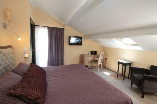 Hotel Le Mas Des Carassins
